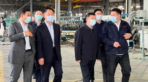 市僑聯(lián)黨組書記、主席商曉東，黨組成員、四級(jí)調(diào)研員周政，二級(jí)主任科員王成金等相關(guān)領(lǐng)導(dǎo)到江蘇景泰玻璃有限公司視察